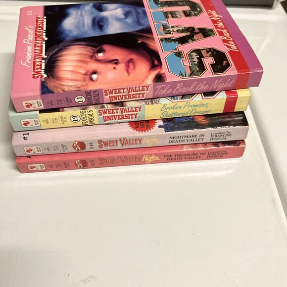 Sweet Valley High University Books Lot of 4 Bantam Paperback Thriller Vintage - Picture 4 of 6